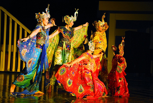 Kesenian Jawa Barat – Tiara Pritaditya